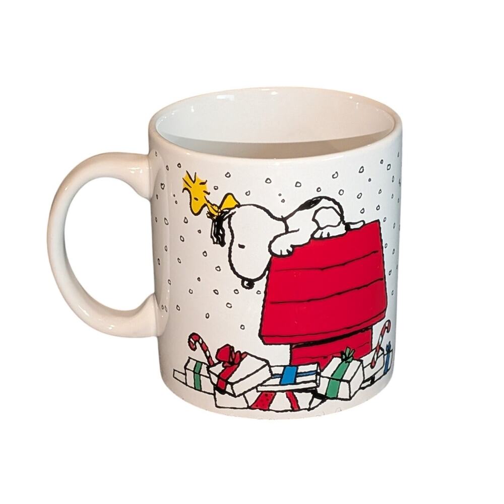 Peanuts Christmas Chillin Snoopy on Dog House Ceramic 20 oz. Coffee Tea Mug Cup